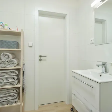 Apartment Se 2 Loznicemi